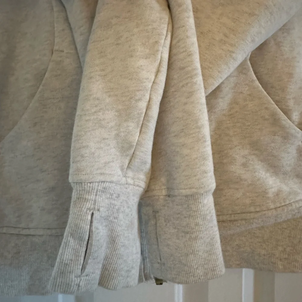 Lululemon Women's Cream Zip-Up Hoodie size 12
Predators logo - Picture 5 of 8